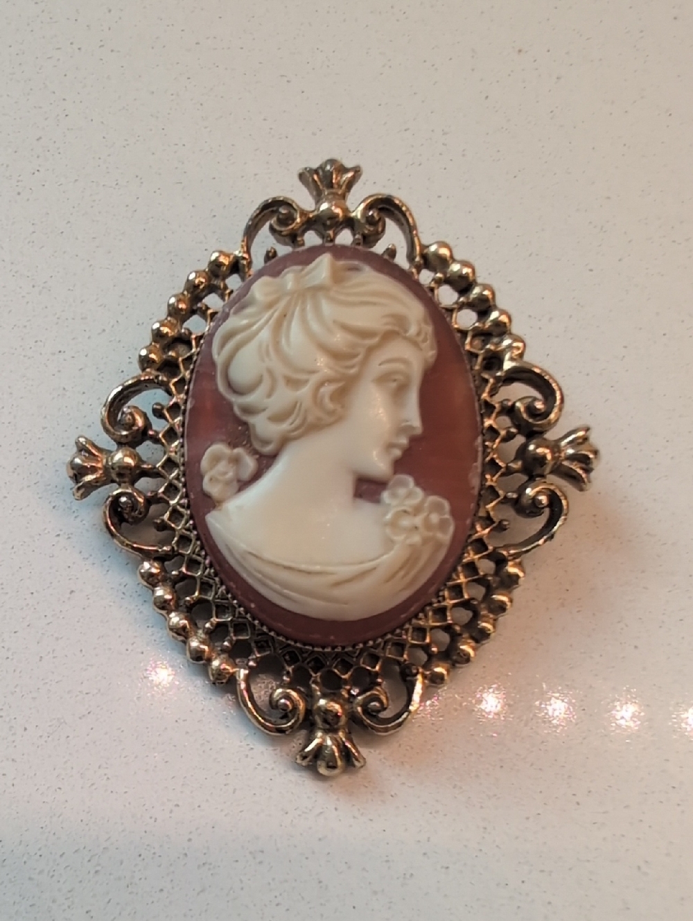 Vintage-Style Cameo Brooch Locket Classic Women Jewelry